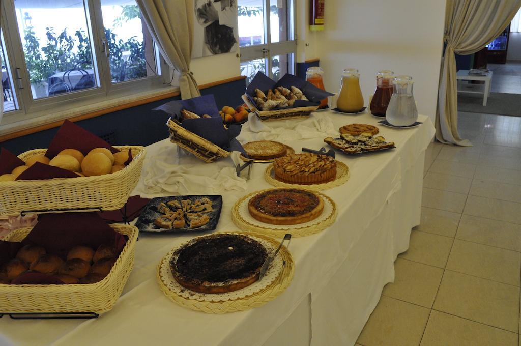 Hotel Ristorante La Scogliera Piraino Esterno foto