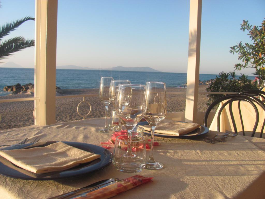 Hotel Ristorante La Scogliera Piraino Esterno foto