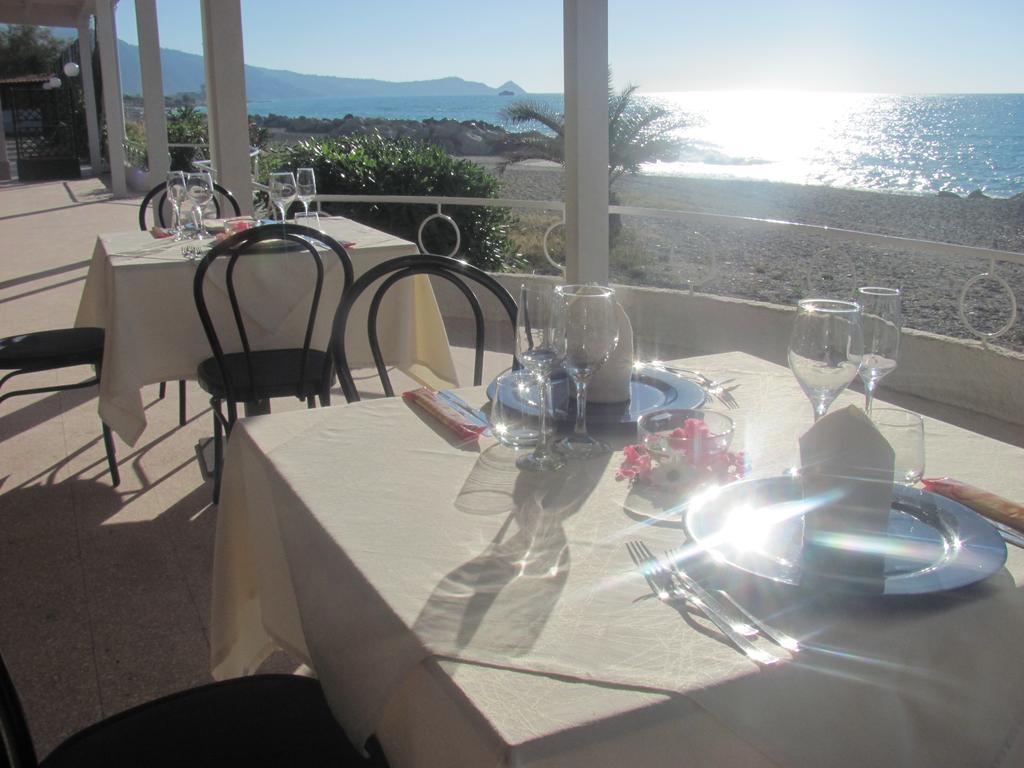 Hotel Ristorante La Scogliera Piraino Esterno foto