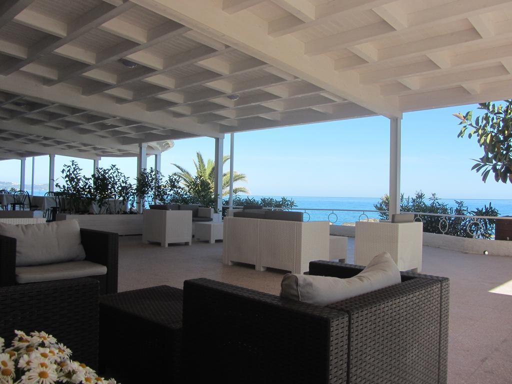 Hotel Ristorante La Scogliera Piraino Esterno foto