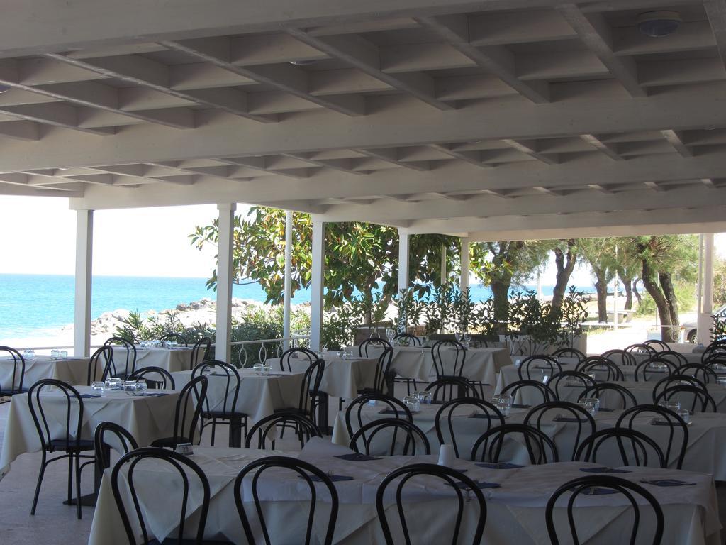Hotel Ristorante La Scogliera Piraino Esterno foto