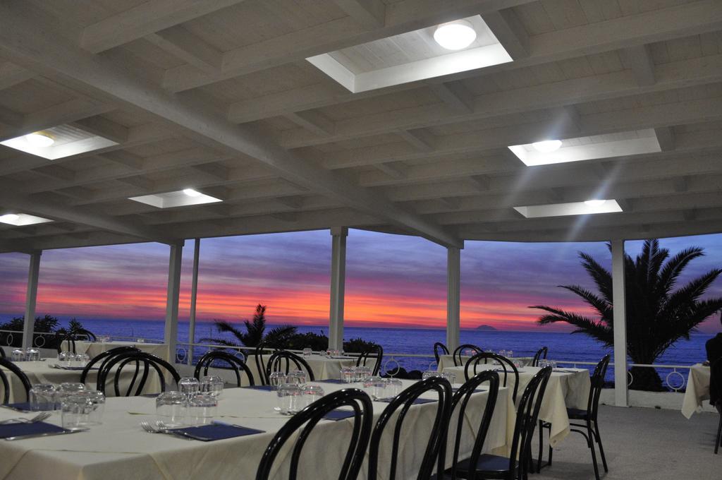 Hotel Ristorante La Scogliera Piraino Esterno foto