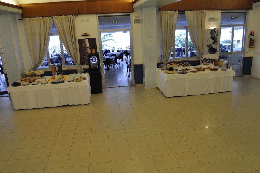 Hotel Ristorante La Scogliera Piraino Esterno foto