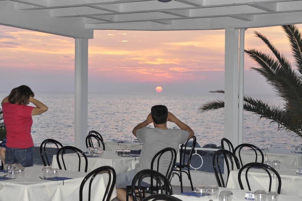 Hotel Ristorante La Scogliera Piraino Esterno foto