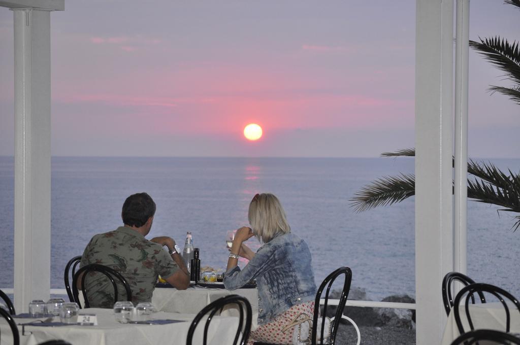 Hotel Ristorante La Scogliera Piraino Esterno foto