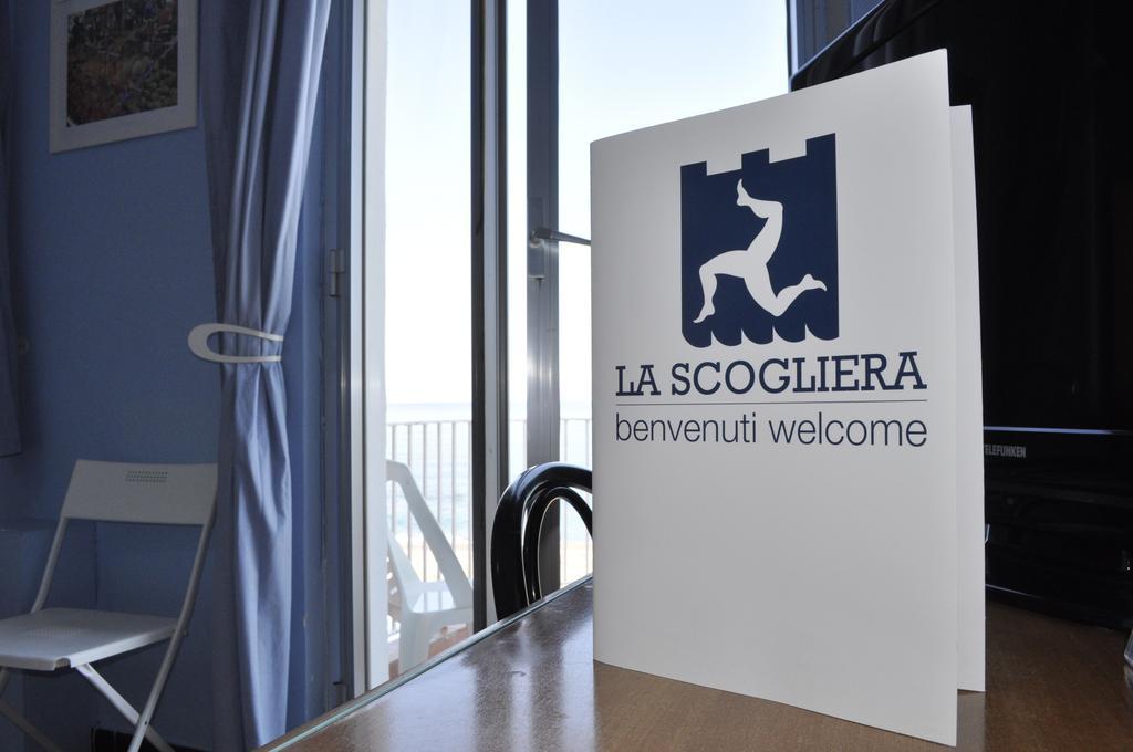 Hotel Ristorante La Scogliera Piraino Esterno foto