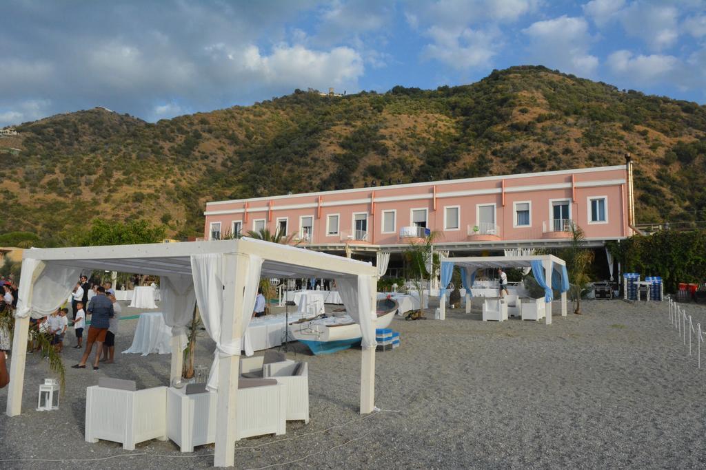 Hotel Ristorante La Scogliera Piraino Esterno foto