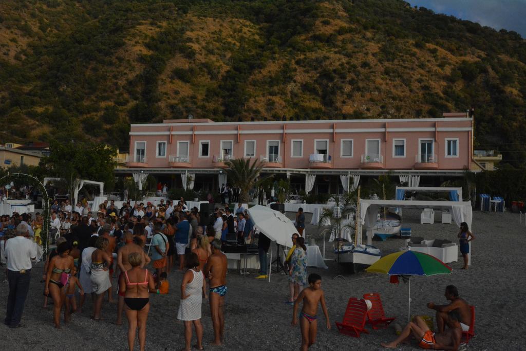Hotel Ristorante La Scogliera Piraino Esterno foto