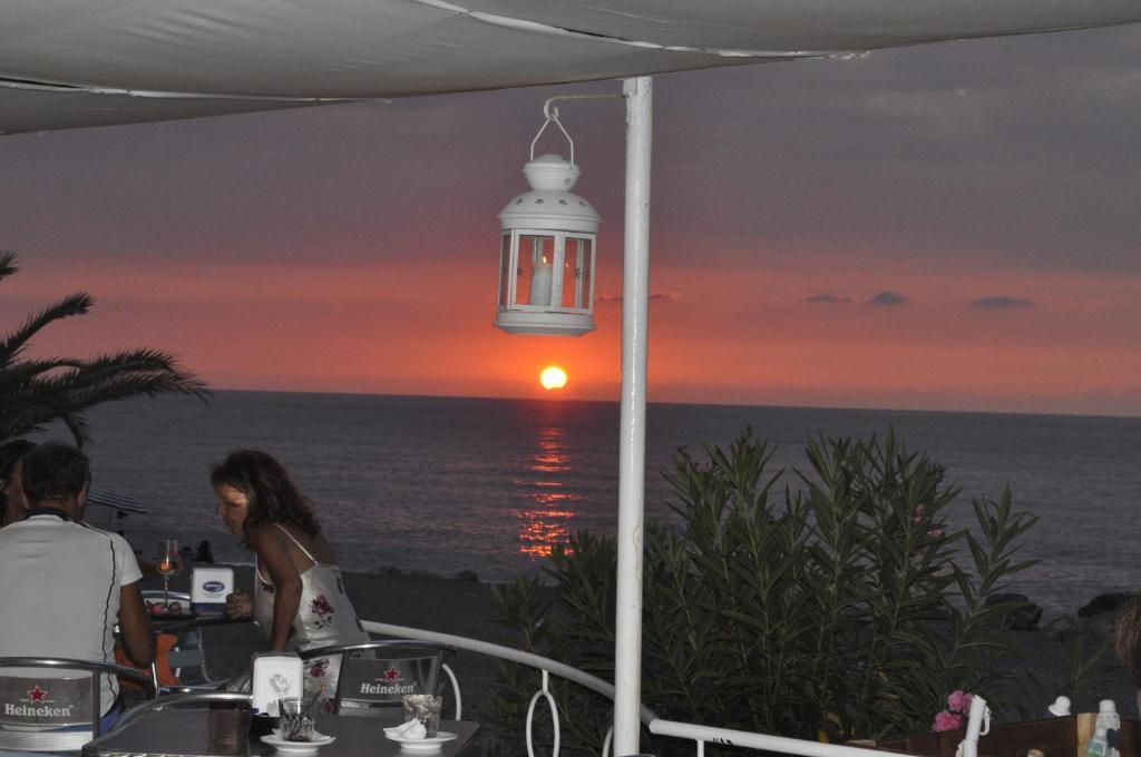 Hotel Ristorante La Scogliera Piraino Esterno foto