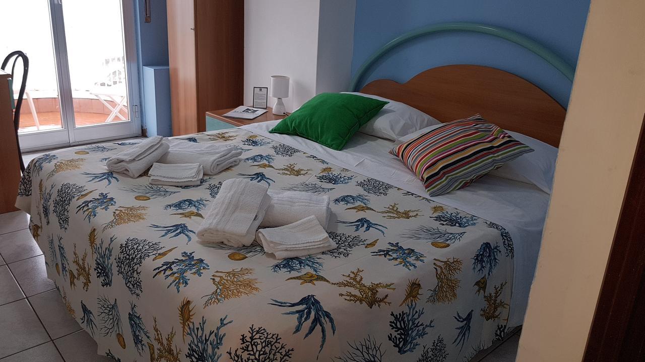 Hotel Ristorante La Scogliera Piraino Esterno foto