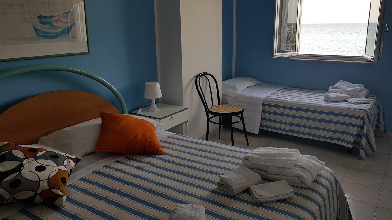 Hotel Ristorante La Scogliera Piraino Esterno foto