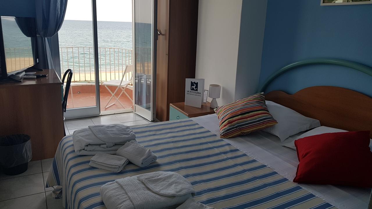 Hotel Ristorante La Scogliera Piraino Esterno foto