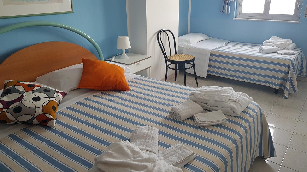 Hotel Ristorante La Scogliera Piraino Esterno foto